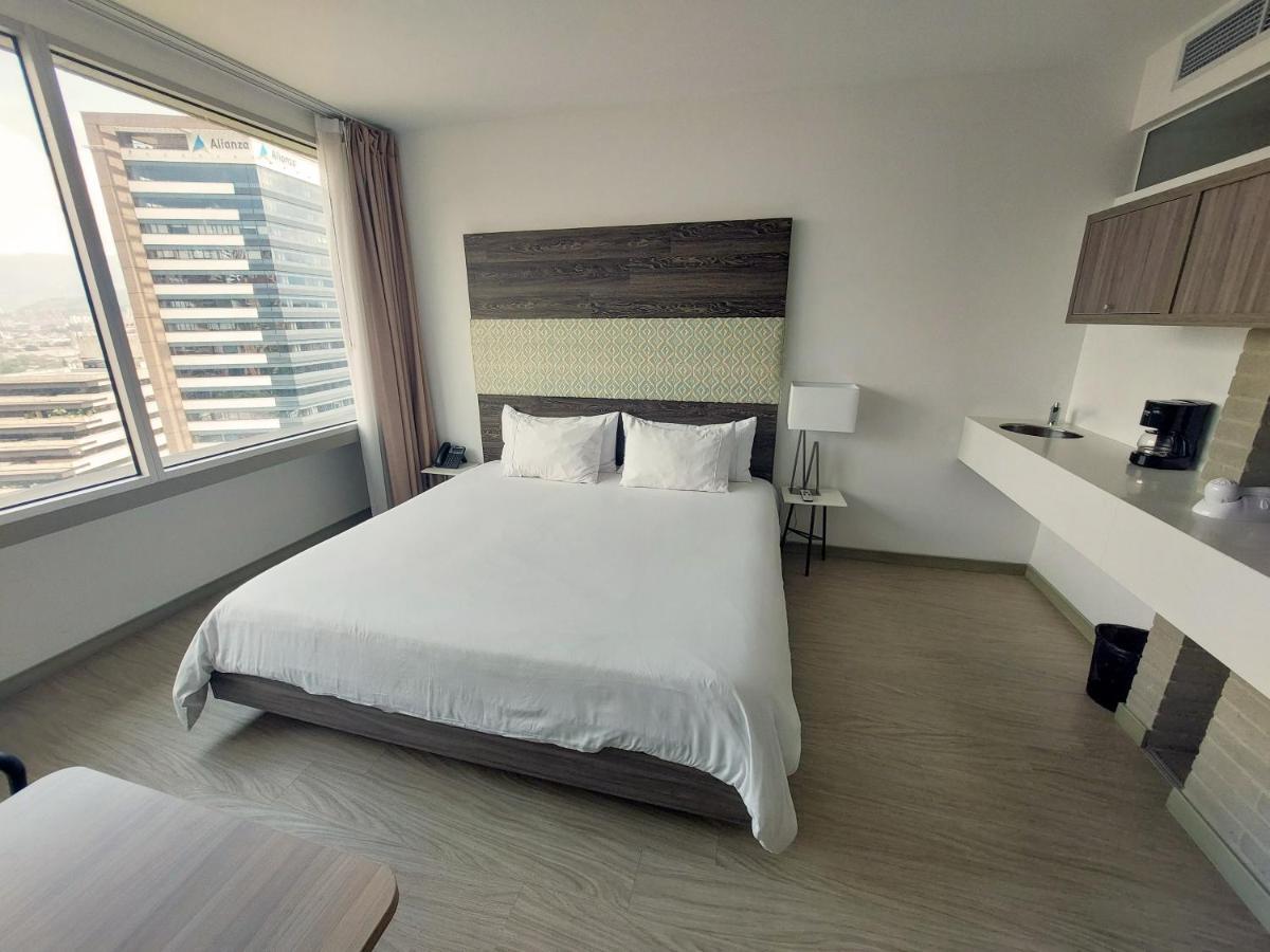 V Grand Hotel, A Member Of Radisson Individuals Medellin Ngoại thất bức ảnh