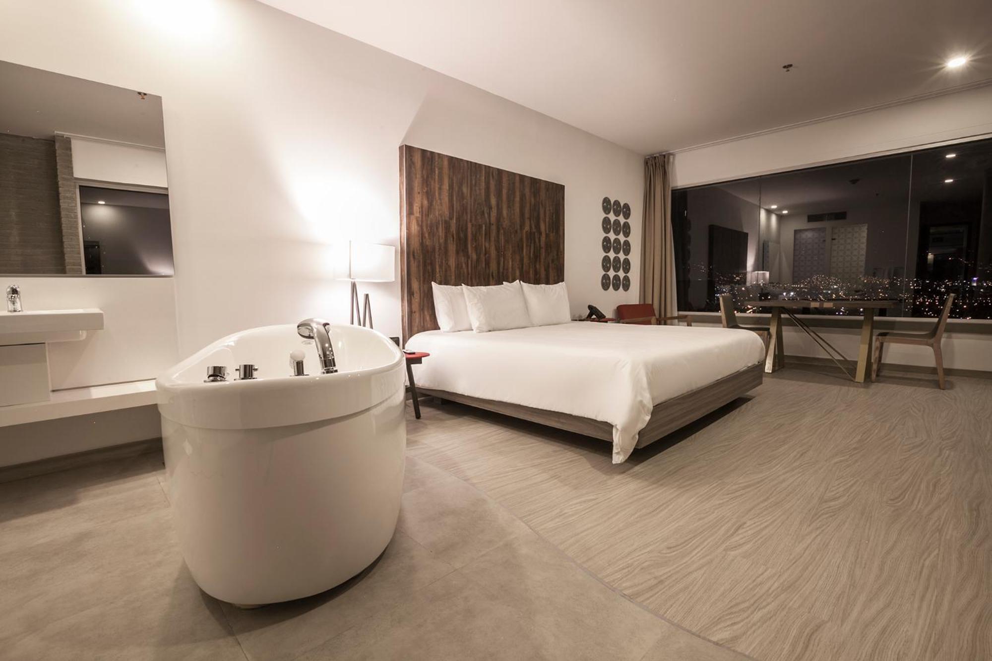 V Grand Hotel, A Member Of Radisson Individuals Medellin Ngoại thất bức ảnh