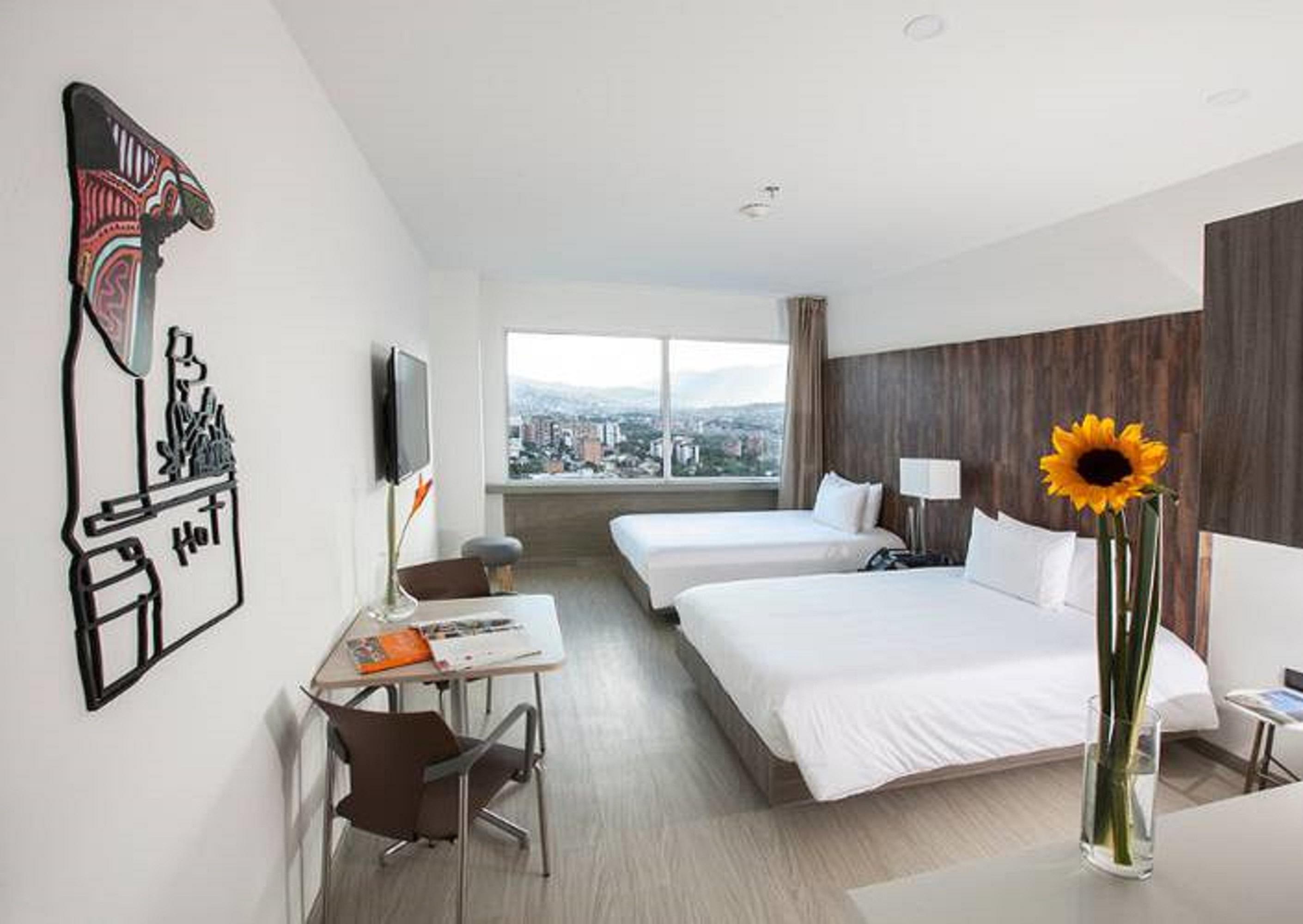 V Grand Hotel, A Member Of Radisson Individuals Medellin Ngoại thất bức ảnh