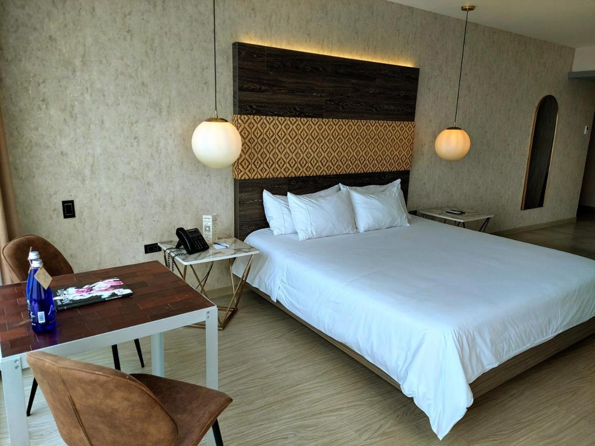 V Grand Hotel, A Member Of Radisson Individuals Medellin Ngoại thất bức ảnh