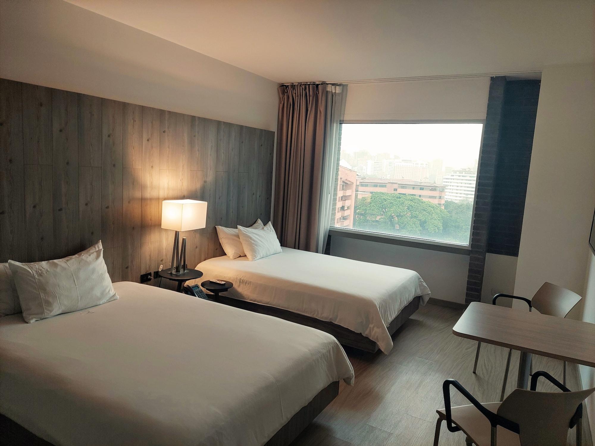 V Grand Hotel, A Member Of Radisson Individuals Medellin Ngoại thất bức ảnh