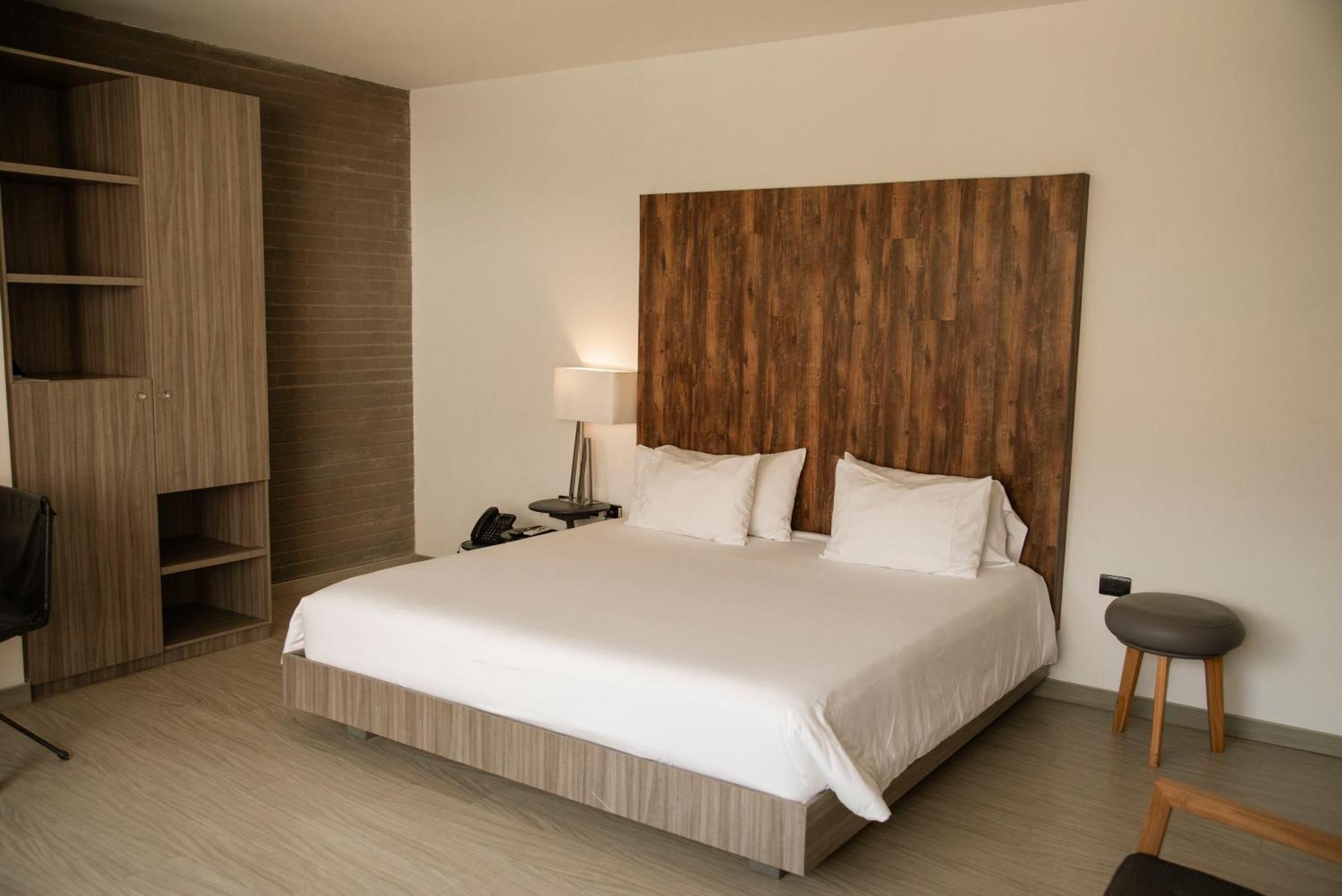V Grand Hotel, A Member Of Radisson Individuals Medellin Ngoại thất bức ảnh
