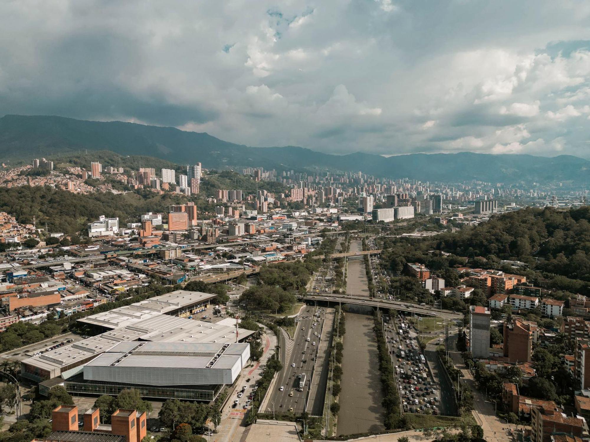 V Grand Hotel, A Member Of Radisson Individuals Medellin Ngoại thất bức ảnh