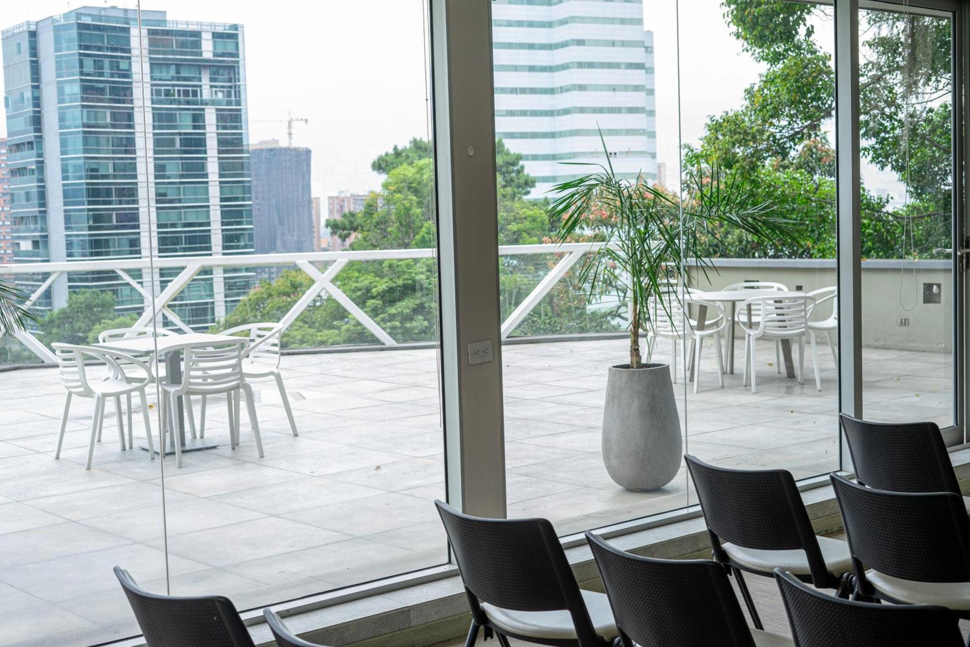 V Grand Hotel, A Member Of Radisson Individuals Medellin Ngoại thất bức ảnh